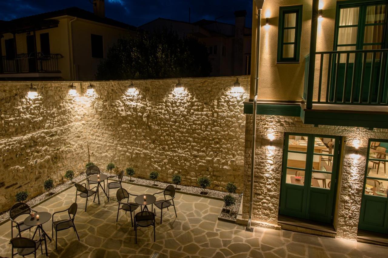 Castrello Old Town Hospitality Hotel อิโออันนินา ภายนอก รูปภาพ