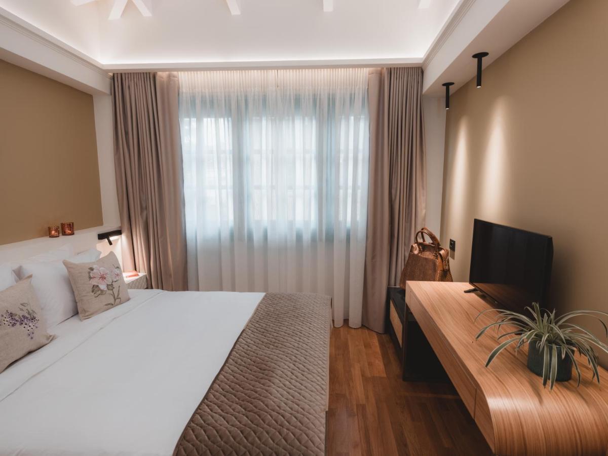 Castrello Old Town Hospitality Hotel อิโออันนินา ภายนอก รูปภาพ