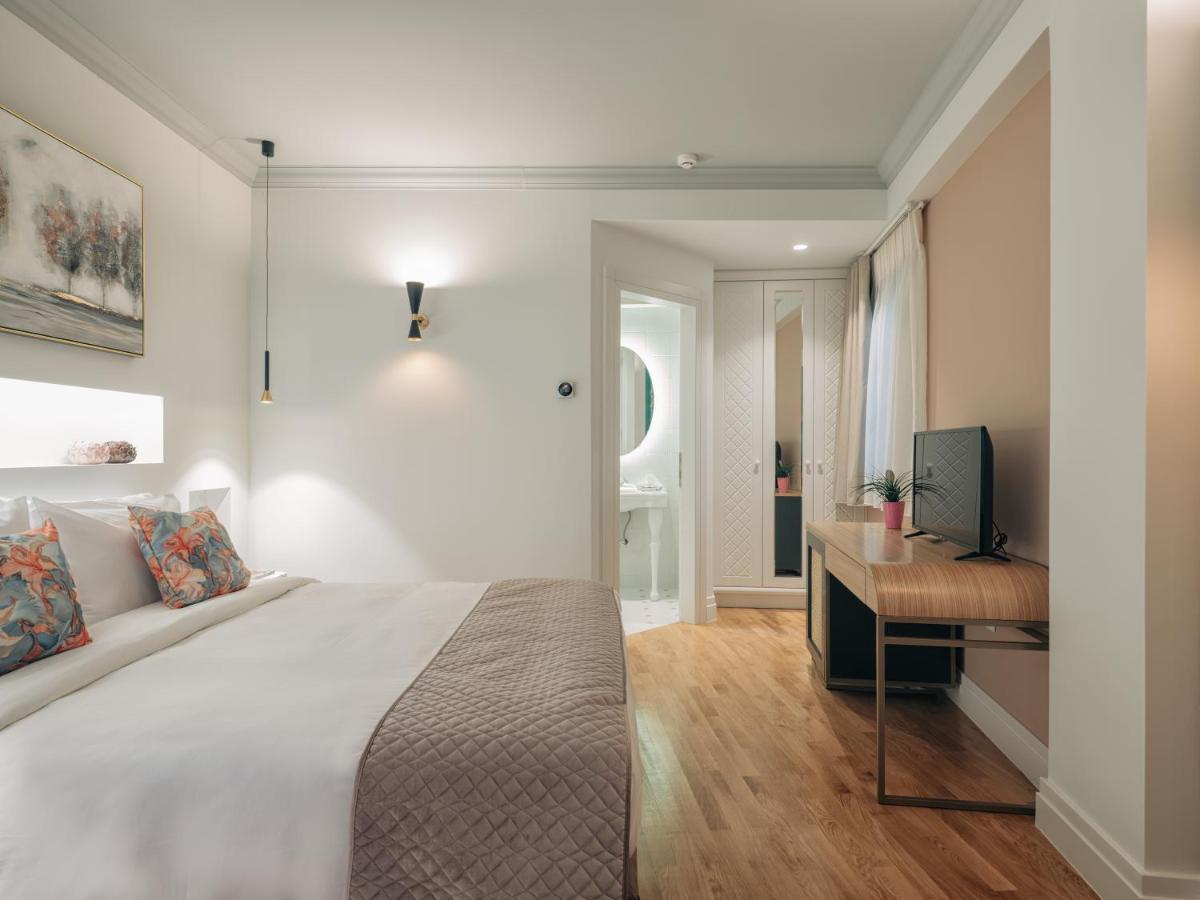 Castrello Old Town Hospitality Hotel อิโออันนินา ภายนอก รูปภาพ