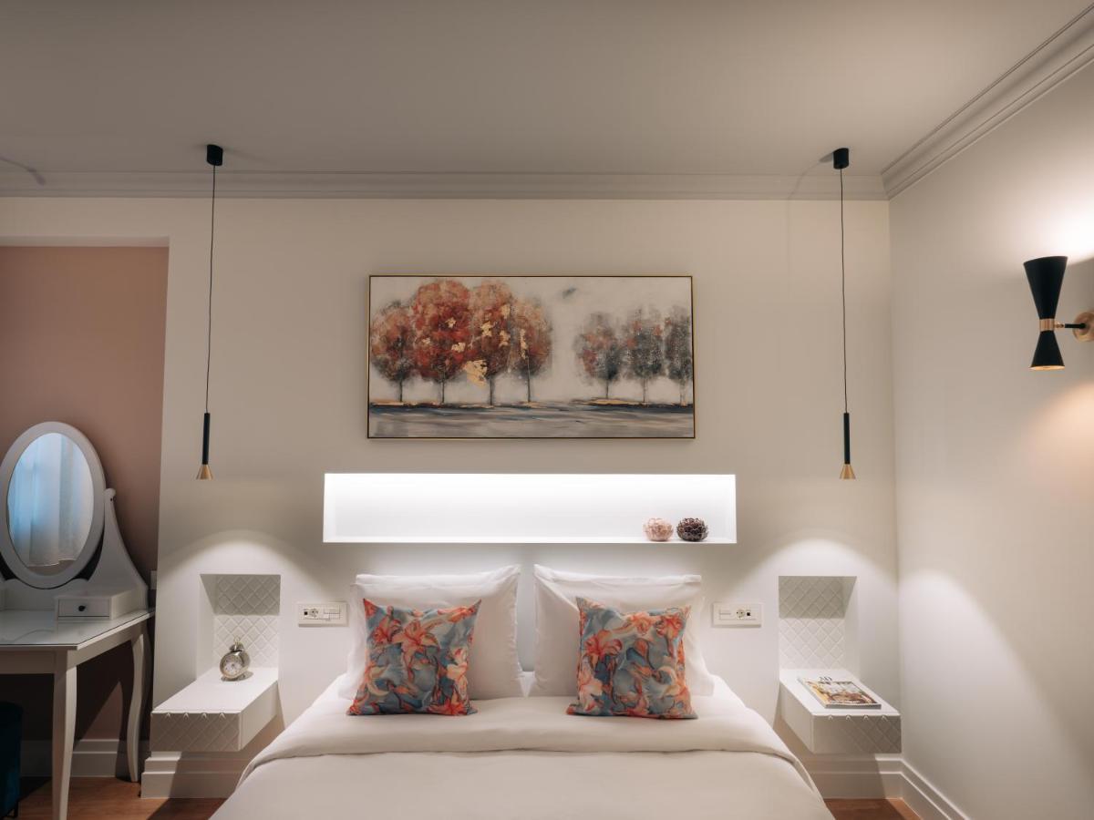 Castrello Old Town Hospitality Hotel อิโออันนินา ภายนอก รูปภาพ