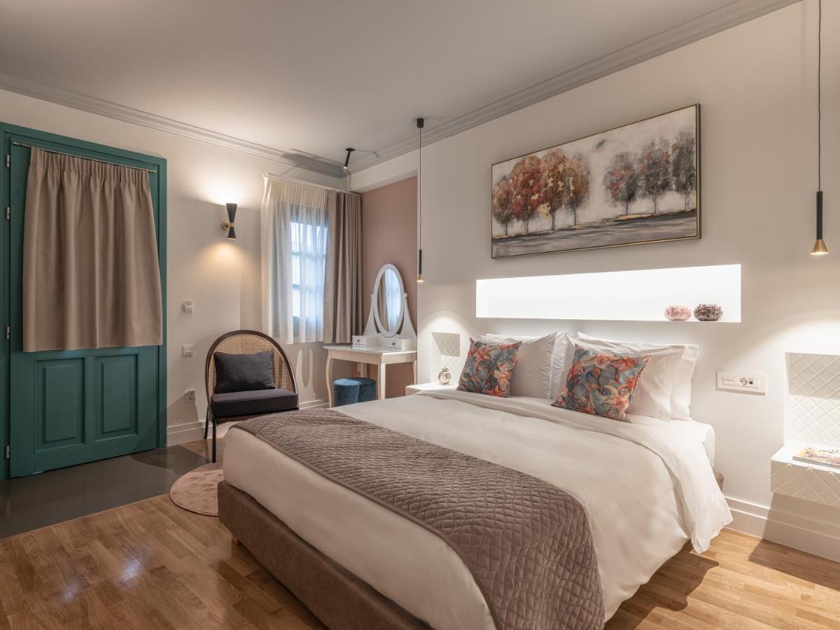 Castrello Old Town Hospitality Hotel อิโออันนินา ภายนอก รูปภาพ