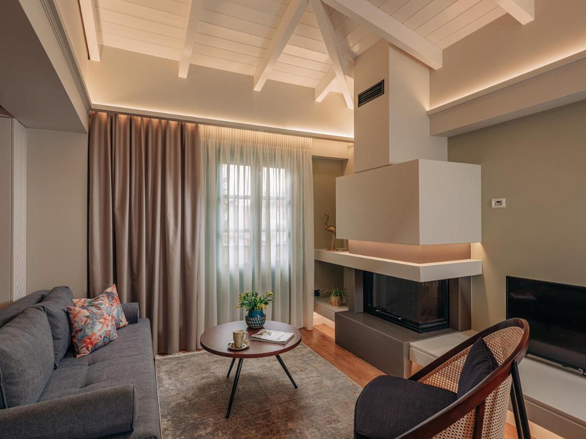Castrello Old Town Hospitality Hotel อิโออันนินา ภายนอก รูปภาพ